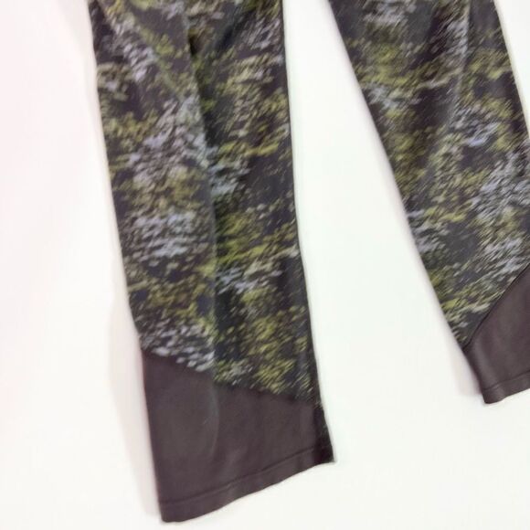 Athleta Leggings Women's Small Camo Fatigue Ankle Cropped Workout Compression - Picture 9 of 10
